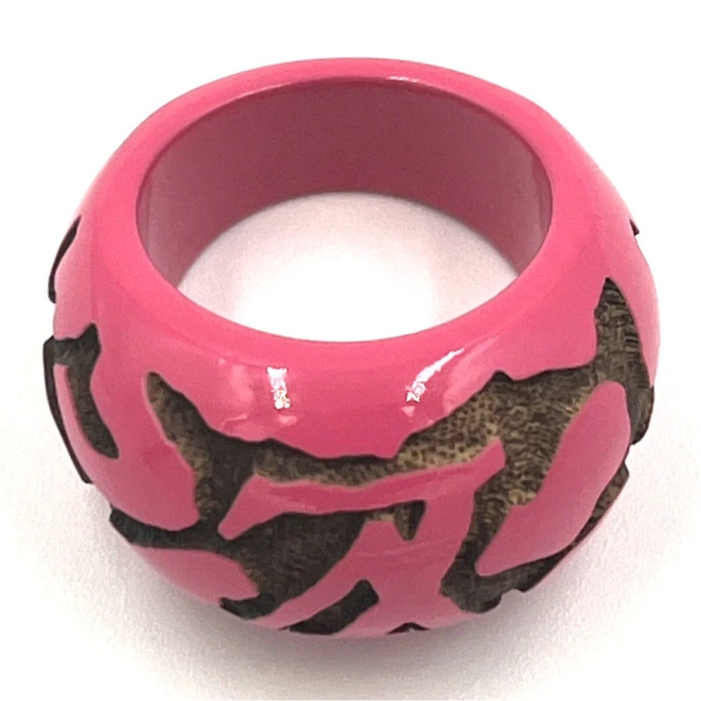 SOLD ❌ Pink LOUIS VUITTON Wood Berg Leo Monogram Ring - Picture 8 of 9